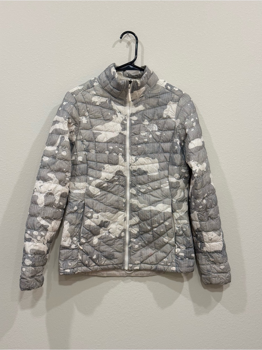White and Gray Women’s North Face ThermoBall Trekker Jacket Size Small